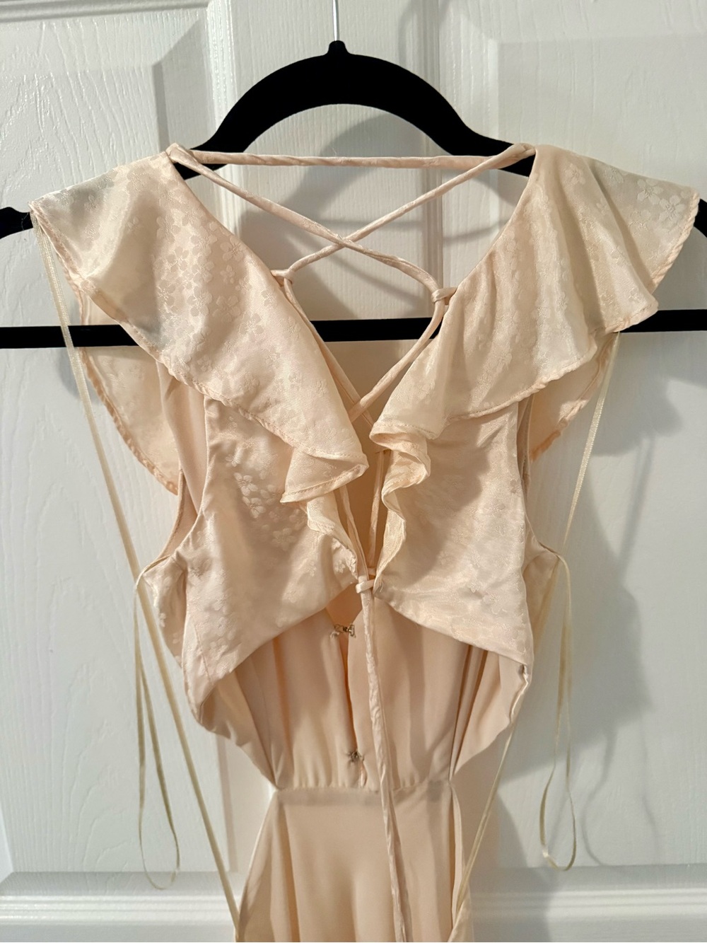 Astr Cream Lace-Up Backless Maxi Dress with Ruffle Shoulders Size XS - Picture 7 of 16